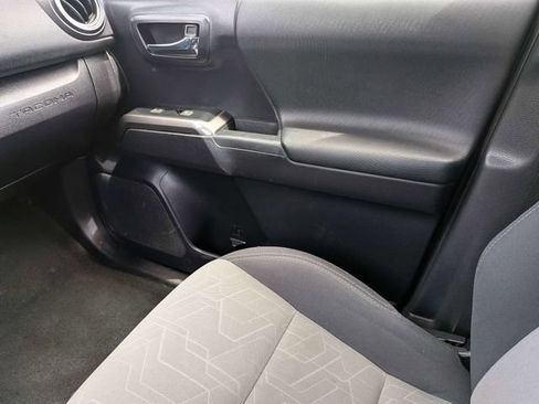 Used 2020 Toyota Tacoma TRD Off-Road w/ Technology Package AWD/4WD image 18