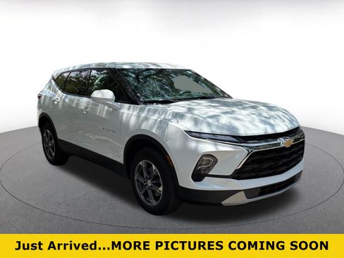 Used 2025 Chevrolet Blazer LT FWD image 1