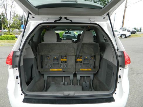Used 2013 Toyota Sienna LE FWD image 10