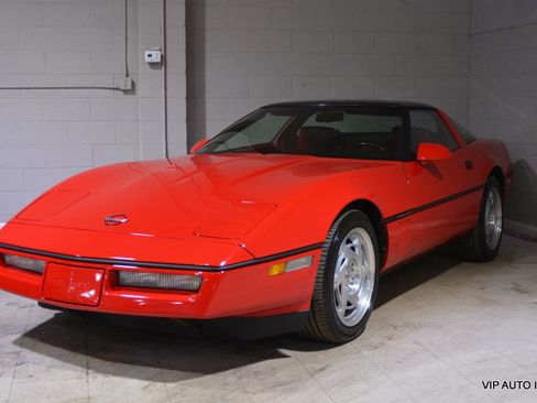 Used 1990 Chevrolet Corvette Coupe image 2