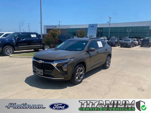 Used 2024 Chevrolet Trax LT FWD image 1