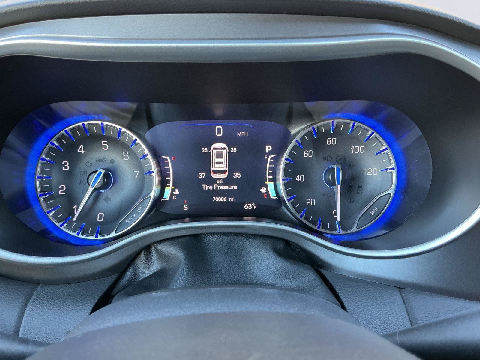 Used 2024 Chrysler Pacifica Touring-L FWD image 11