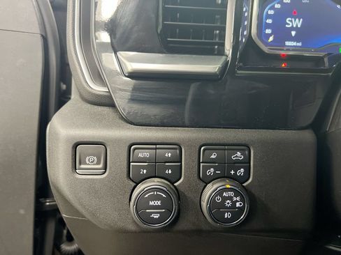 Used 2023 Chevrolet Silverado 1500 LTZ w/ LTZ Convenience Package II AWD/4WD image 19