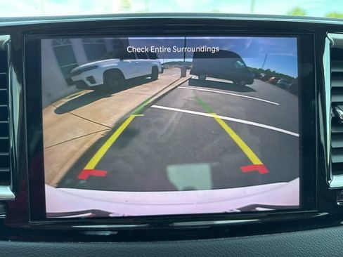 Used 2023 Chrysler Pacifica Touring-L FWD image 21