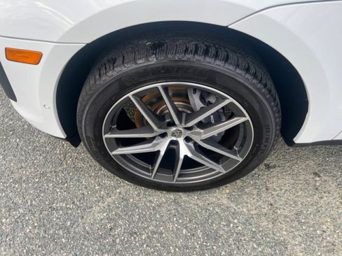 Used 2022 Porsche Macan Premium Plus, 20 Wheels image 9