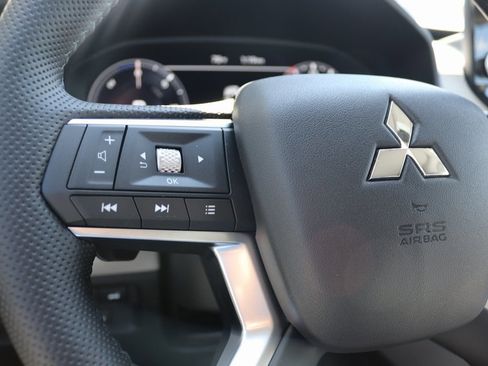 New 2025 Mitsubishi Outlander SEL image 36