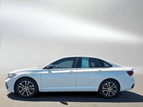 Used 2022 Volkswagen Jetta Sport FWD image 2