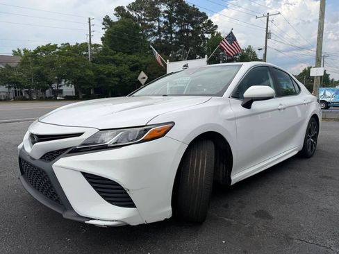 Used 2020 Toyota Camry SE FWD image 3