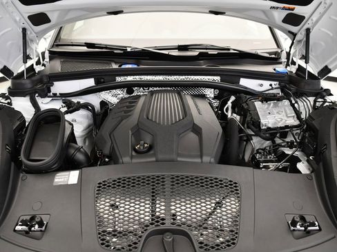 Certified 2025 Porsche Macan Turbo AWD/4WD image 12