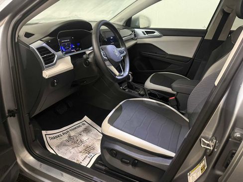 Certified 2025 Volkswagen Taos SE w/ Panoramic Sunroof Package image 19