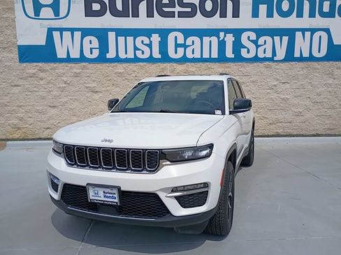 Used 2024 Jeep Grand Cherokee Limited AWD/4WD image 11