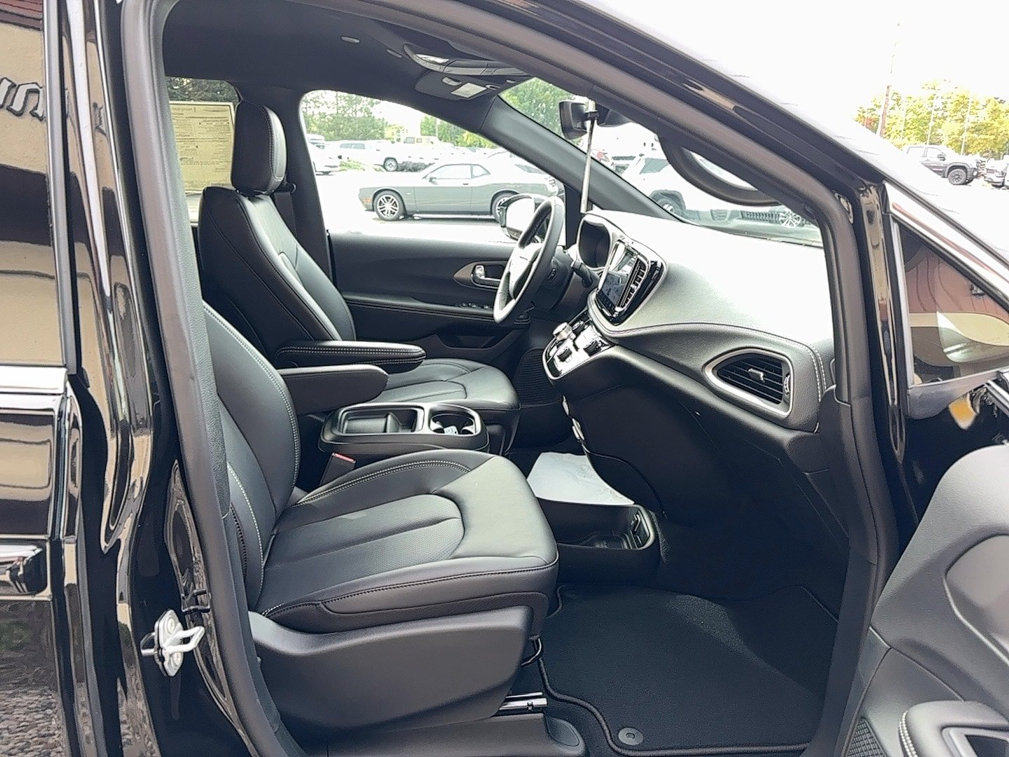 New 2027 Chrysler Pacifica Select AWD/4WD image 6