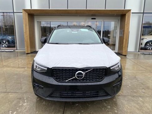 Used 2023 Volvo XC40 B5 Plus w/ Driver Assist Package image 3