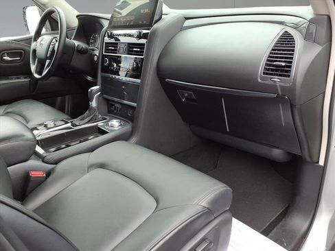 Used 2024 Nissan Armada SV image 7