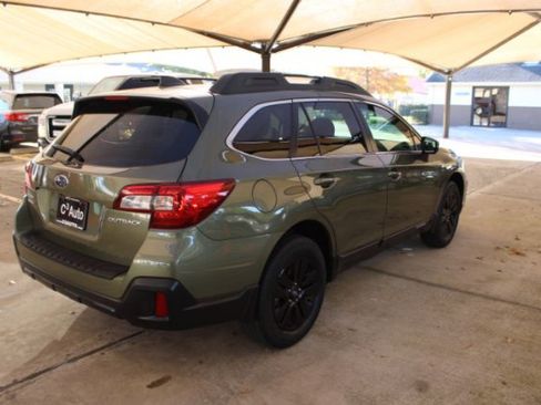 Used 2018 Subaru Outback 2.5i Premium image 7
