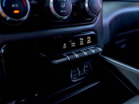 Used 2019 RAM 1500 Big Horn AWD/4WD image 17
