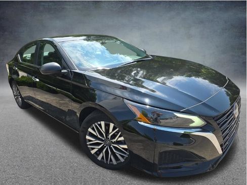 Used 2025 Nissan Altima 2.5 SV FWD image 9