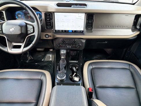 Used 2025 Ford Bronco Big Bend image 18