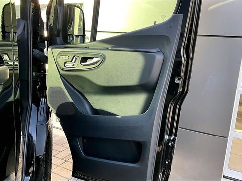 Used 2024 Mercedes-Benz Sprinter 2500 image 24