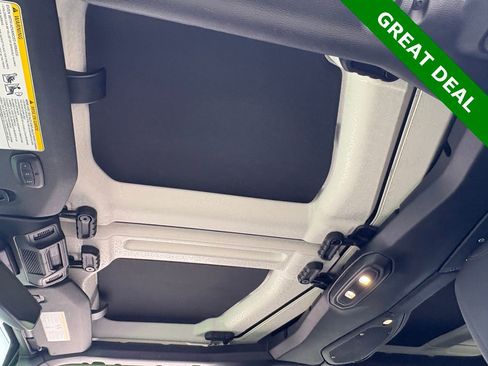 Used 2025 Jeep Wrangler Unlimited Rubicon image 42