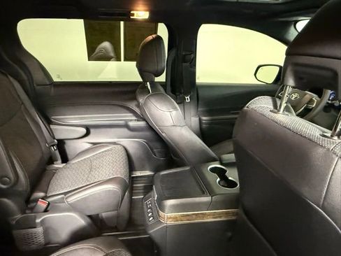 Used 2025 Toyota Sienna Platinum image 49