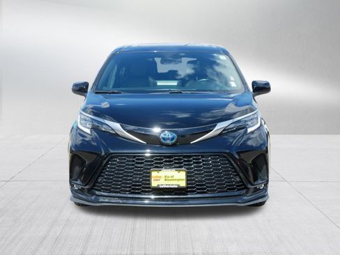 Used 2021 Toyota Sienna XSE FWD image 2