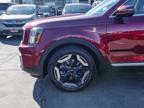 Used 2023 Kia Telluride EX w/ EX Captain's Chair Package image 9