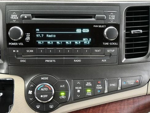 Used 2013 Toyota Sienna XLE FWD image 8