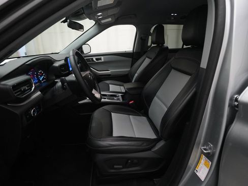 Used 2023 Ford Explorer XLT w/ Equipment Group 202A AWD/4WD image 7