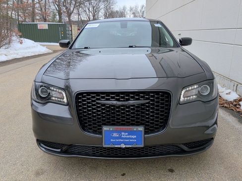 Used 2022 Chrysler 300 Touring w/ Sport Appearance Package image 3