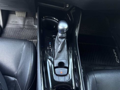 Used 2019 Toyota C-HR Limited image 30