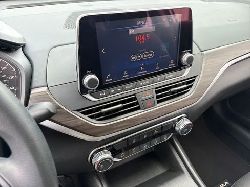 Used 2025 Nissan Altima 2.5 SV image 26