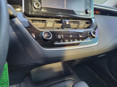 Used 2021 Toyota Corolla LE FWD image 18