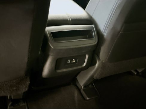 Used 2024 Nissan Pathfinder S image 27