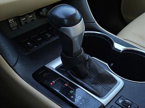 Used 2019 Toyota Highlander XLE image 17