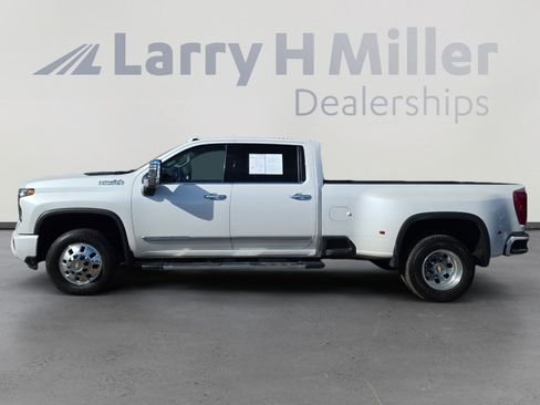 Used 2024 Chevrolet Silverado 3500 High Country w/ High Country Premium Package image 2