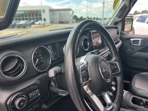 Used 2022 Jeep Wrangler Unlimited Sahara w/ Cold Weather Group AWD/4WD image 13