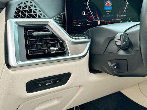 Used 2024 BMW X5 M60i image 9