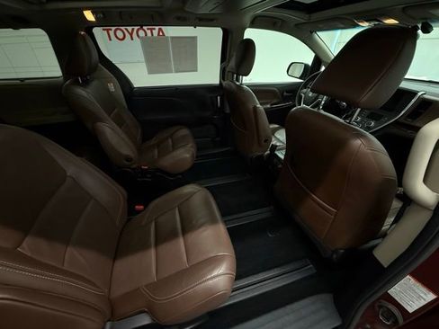 Used 2016 Toyota Sienna Limited Premium image 7
