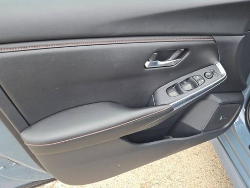 Used 2025 Nissan Sentra SR w/ SR Premium Package image 22