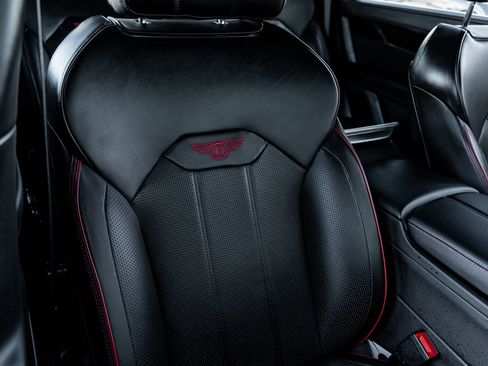 Used 2023 Bentley Bentayga Extended Wheelbase image 39