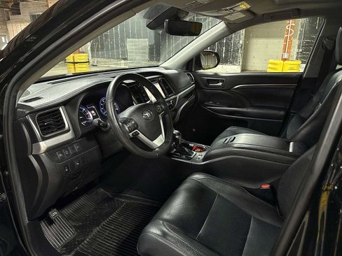 Used 2019 Toyota Highlander Limited AWD/4WD image 32