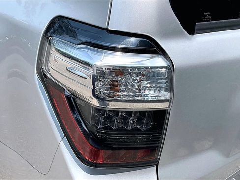 Used 2020 Toyota 4Runner TRD Off-Road Premium w/ Moonroof Package AWD/4WD image 20