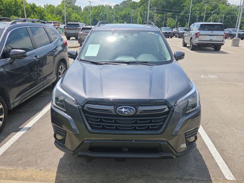 Used 2023 Subaru Forester Limited AWD/4WD image 3