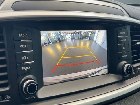 Used 2020 Kia Sorento S image 24