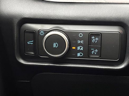 Used 2023 Ford Explorer Platinum w/ Technology Package image 26