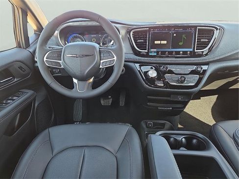 New 2026 Chrysler Pacifica Select image 11