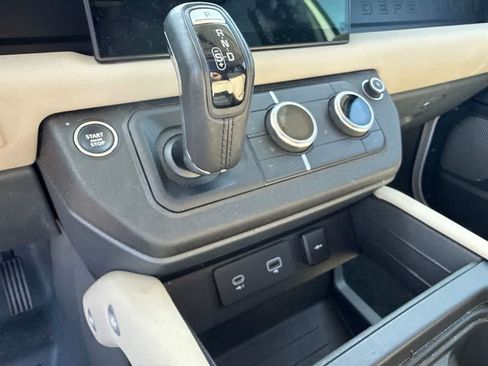 Used 2024 Land Rover Defender 130 X-Dynamic SE AWD/4WD image 18