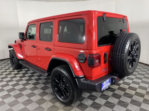 Used 2025 Jeep Wrangler Unlimited Sahara AWD/4WD image 9