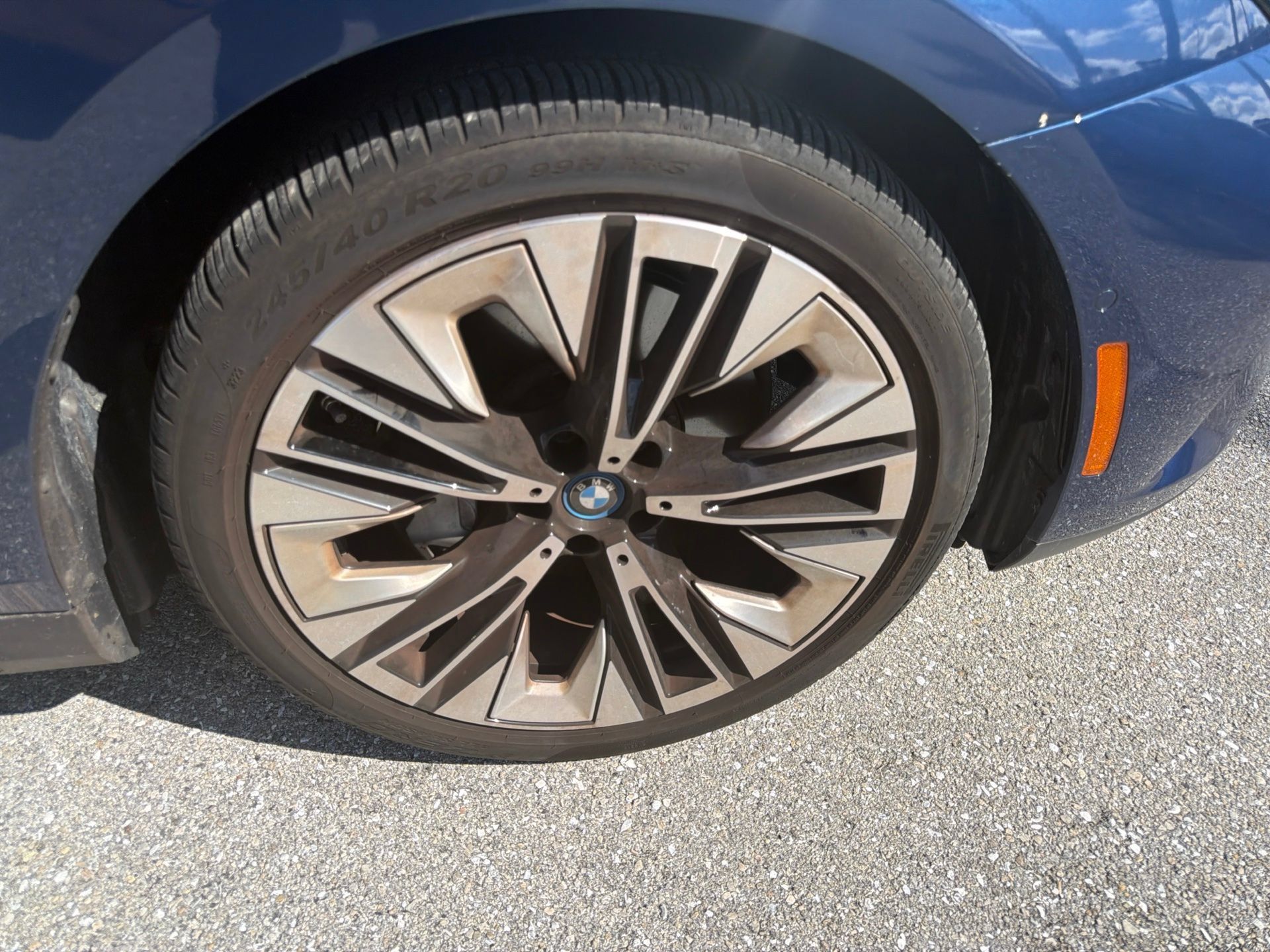 Used 2024 BMW i5 eDrive40i w/ Premium Package RWD image 20